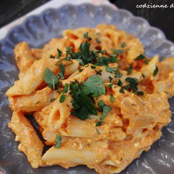 Makaron z kremowym sosem z dyni / Pasta with creamy pumpkin sauce