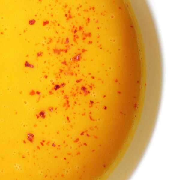 Creamy carrot soup with spicy chilli flakes