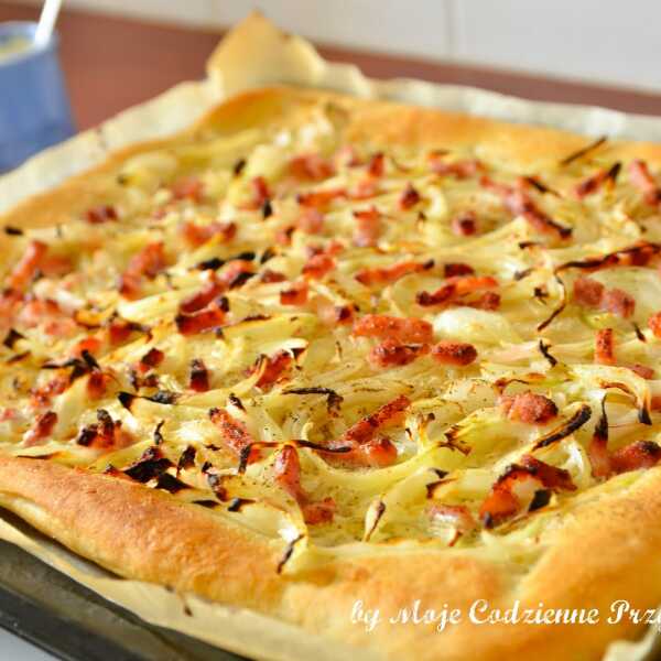 FLAMMKUCHEN, placek z cebulą i boczkiem