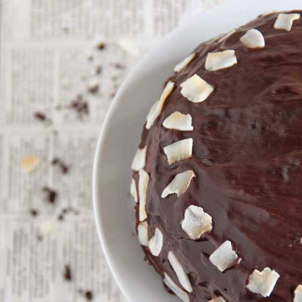 Wegański tort czekoladowo-kokosowy/ Chocolate & coconut layer cake