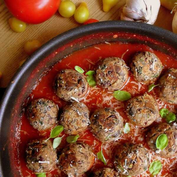 Wegetariańskie klopsiki z fasoli i pieczarek / Vegetarian Bean and Mushroom Meatballs