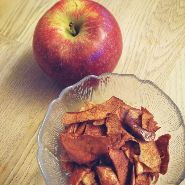 Chipsy ze skórki jabłka