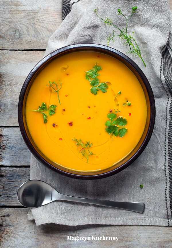 Zupa z pieczonej marchewki z imbirem i miodem
