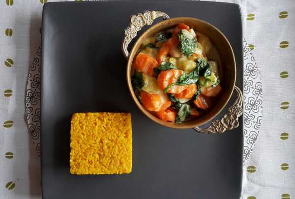 Marchewkowo- szpinakowe curry z aromatycznym ryżem