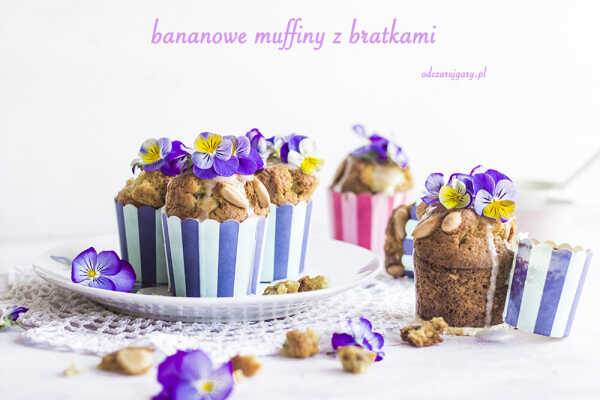 Bananowe muffiny z bratkami