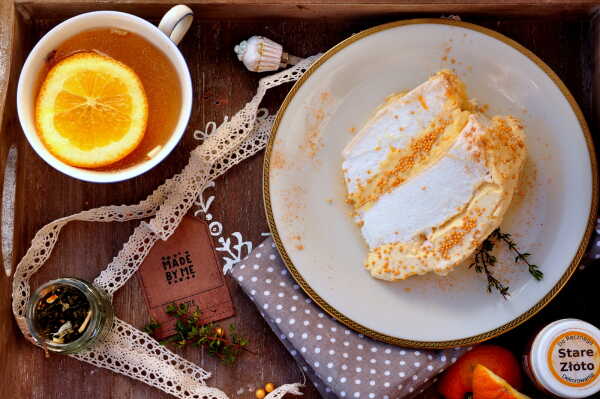 Tort bezowy z kremem z marakui i pomarańczy – test robota kuchennego Silver Crest