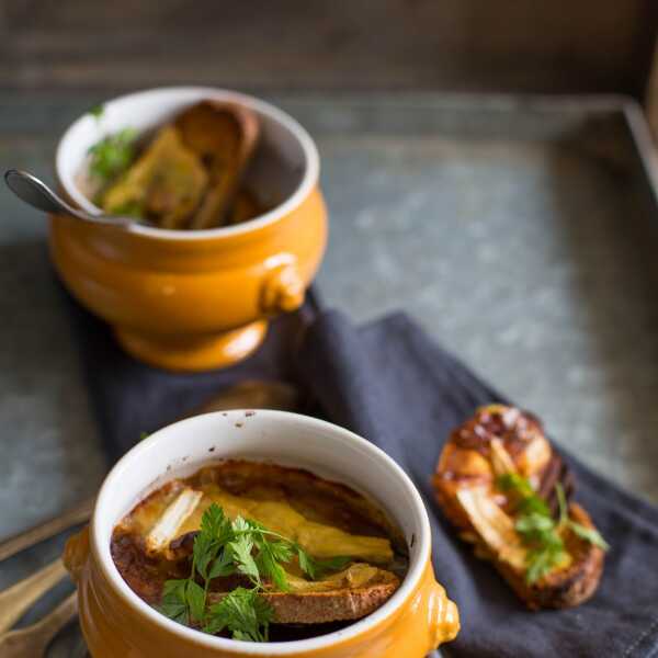 ZUPA CEBULOWA Z JABŁKAMI - ONION SOUP WITH APPLES