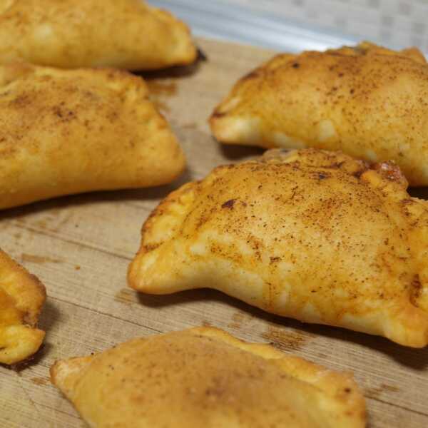 Mini pierożki calzone z warzywami