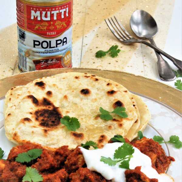 Kurczak po indyjsku z chlebkiem chapati (butter chicken)