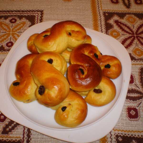  Lussebullar (szwedzkie 'Bułeczki św. Łucji') 