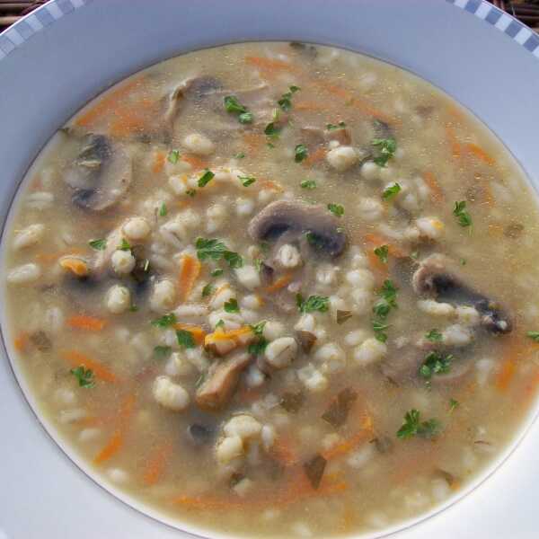 Zupa pieczarkowa z pęczakiem