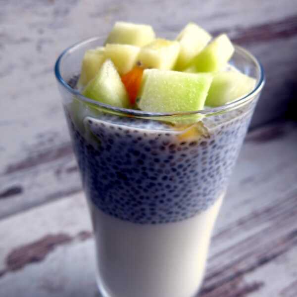Śniadanie mistrzów- Jogurt, chia, kaki, granat i melon