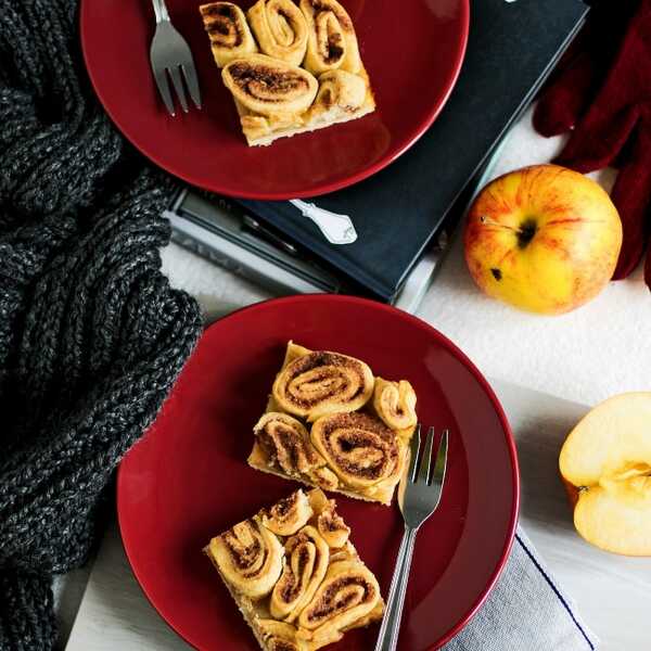 Cinnamon swirl apple slab pie