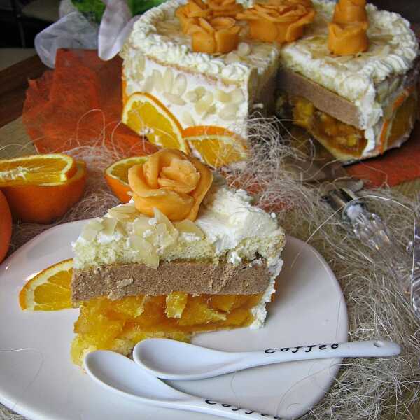 Tort pomarańczowo-kajmakowy