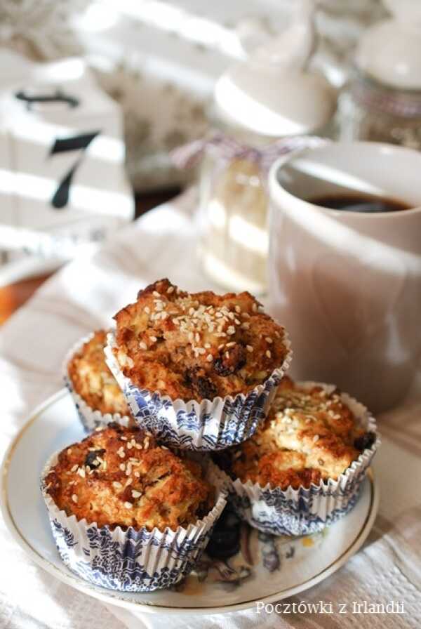 Korzenne muffiny grahamowe z jabłkami