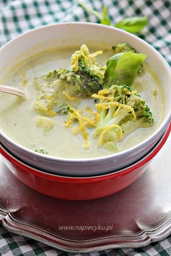 Zupa serowa z brokułami i szpinakiem
