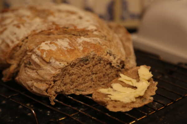 Pyszny chleb z mąki pszennej i razowej