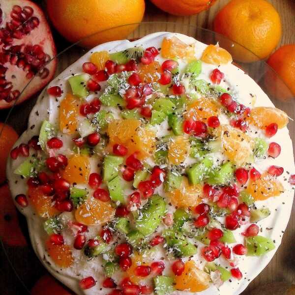 Świąteczne ciasto z kremem i owocami / Christmas Muffin Cake with Fruits and Frosting