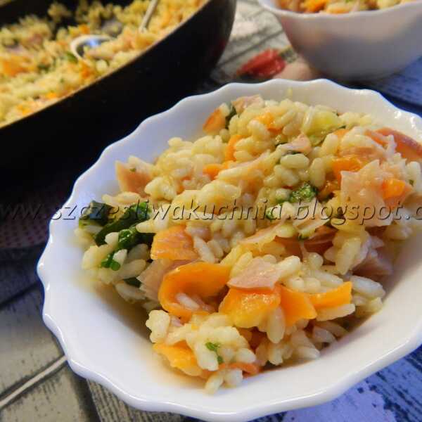 Risotto z szynką, cukinią i marchewką