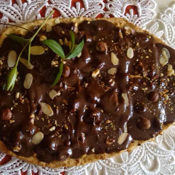 Mazurek gianduia z jalapeno na spodzie orzechowym