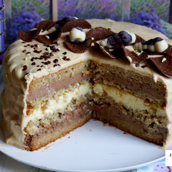 Piętrowy tort czekoladowo- waniliowo- kajmakowy