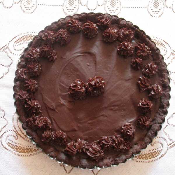 017. Tarta czekoladowa z dżemem z czarnej porzeczki