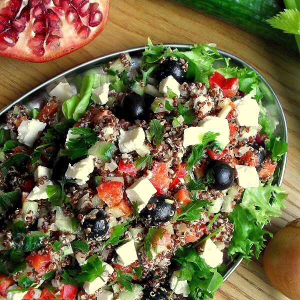 Sałatka grecka z komosą ryżową / Quinoa Greek Salad