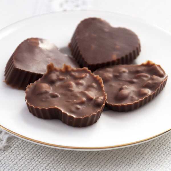 Słodko-słone czekoladki z orzeszkami ziemnymi