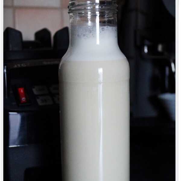 Pyszne i zdrowe mleko migdałowe