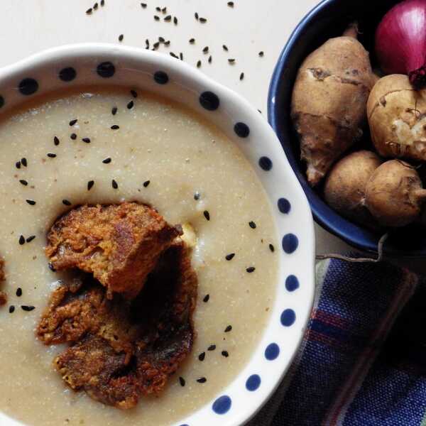 Zupa krem z topinamburu i quinoy z boczniakami à la chrupiący boczek (bez glutenu, bez laktozy, wegańska)