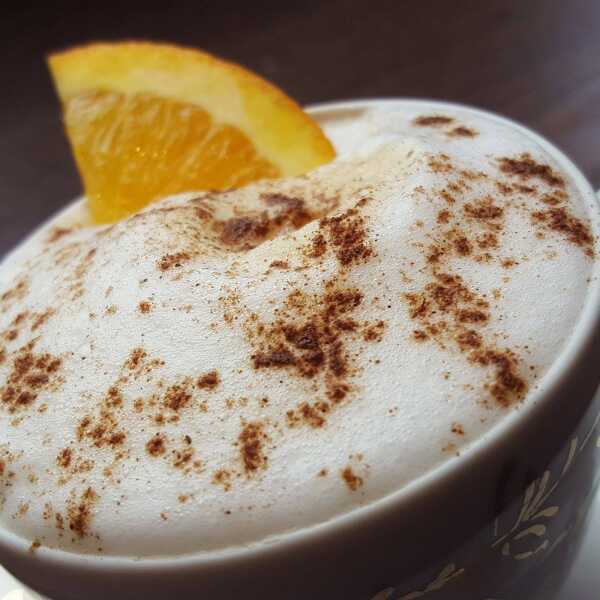Kawa z Pianką i Pomarańczą