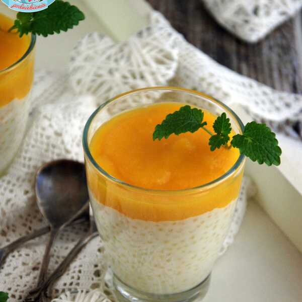 Kokosowy pudding z tapioki z mango