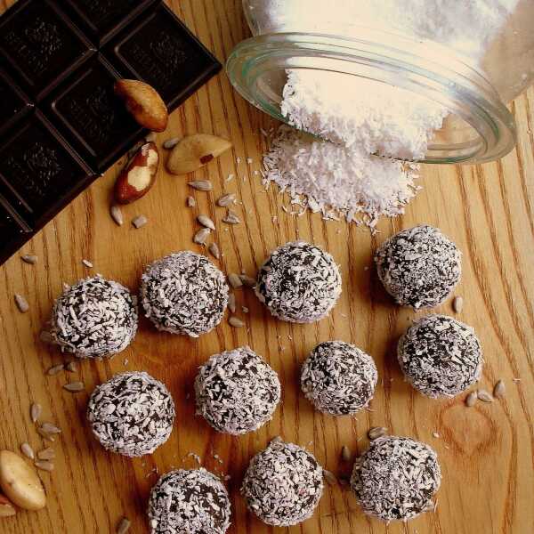 Zdrowe trufle z kakao, daktylami i kokosem / Chocolate Coconut Date Balls