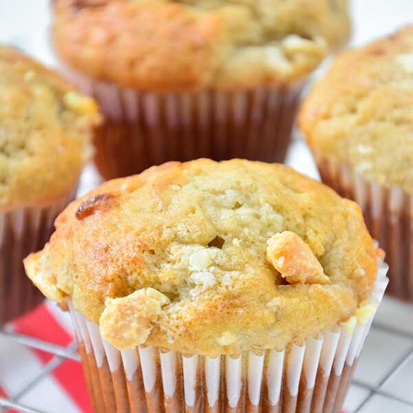 Bananowe muffiny z kawałkami białej czekolady