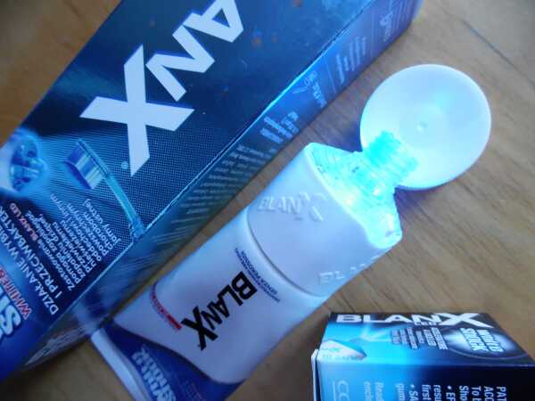 Pasta do zębów BlanX® White Shock z akceleratorem BlanX® LED