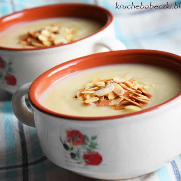 Zupa z białych warzyw z płatkami migdałów według Katarzyny Bosackiej