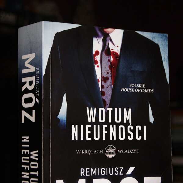 WOTUM NIEUFNOŚCI - Remigiusz Mróz - 1 Tom w Kręgach Władzy.