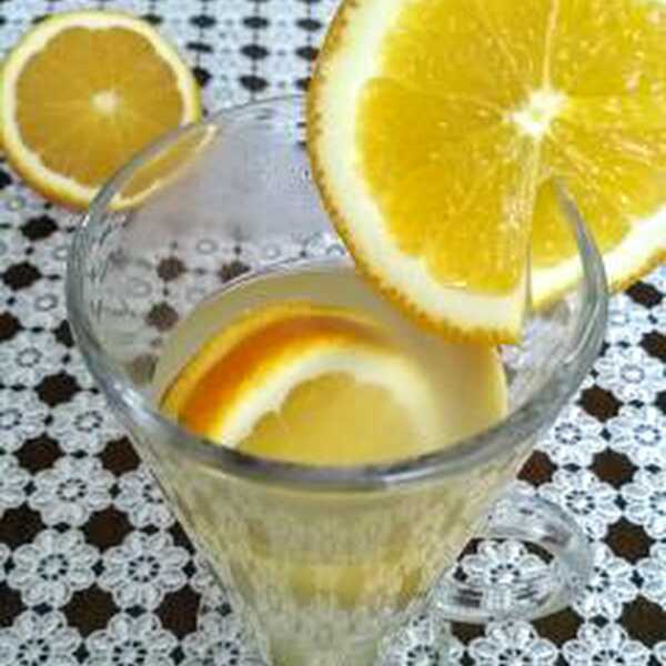Rozgrzewająca lemoniada z pomarańczą i imbirem