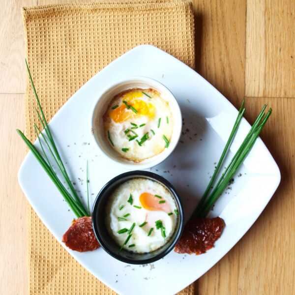Sposób na pożywne śniadanie, czyli jajka w kokilkach. 