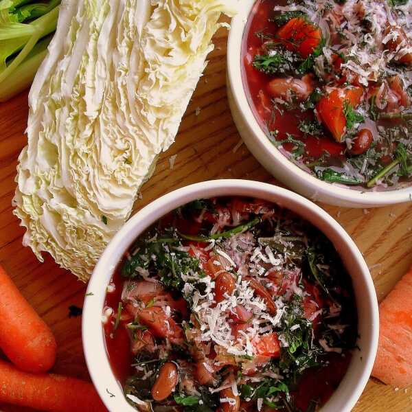 Zimowa minestrone z buraczkami i fasolą / Winter Minestrone with Beets and Beans