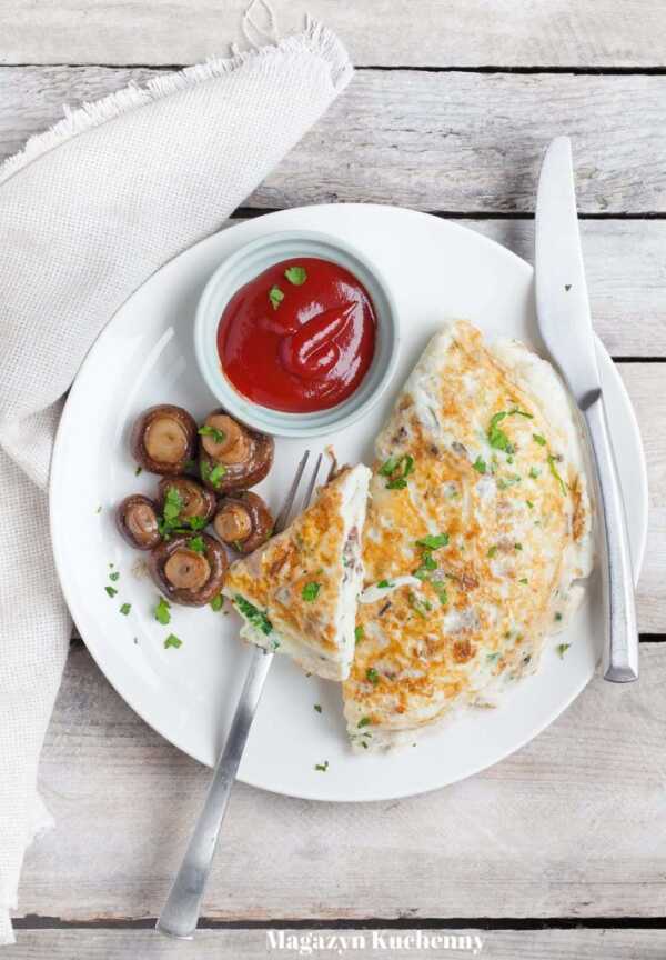 Omlet z białek z grzybami i serem mozzarella