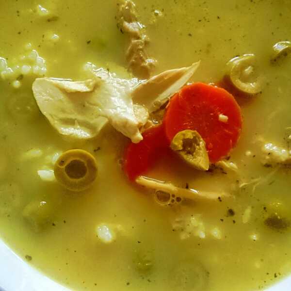 Przepis na zupę cytrynową z oliwkami