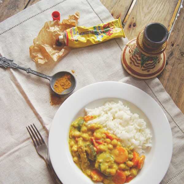 Wegetariańskie curry z ciecierzycą 