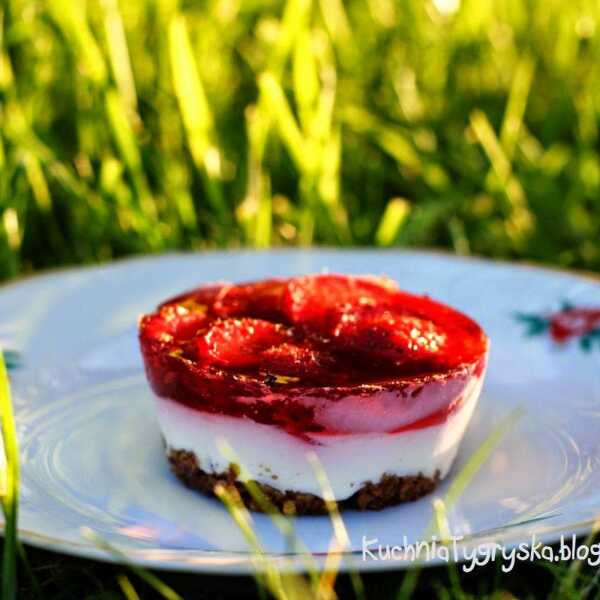 Mini serniczki truskawkowe z olejem rzepakowym / Mini strawberry cheesecakes