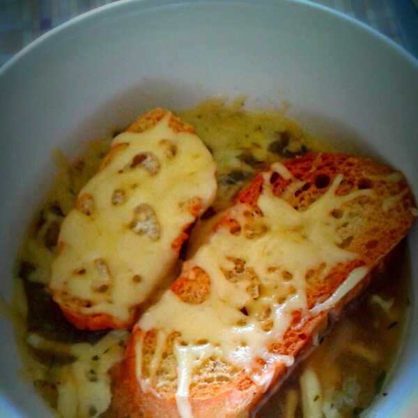 French Onion Soup with cheese tost, Francuska zupa cebulowa z serową grzanką :)