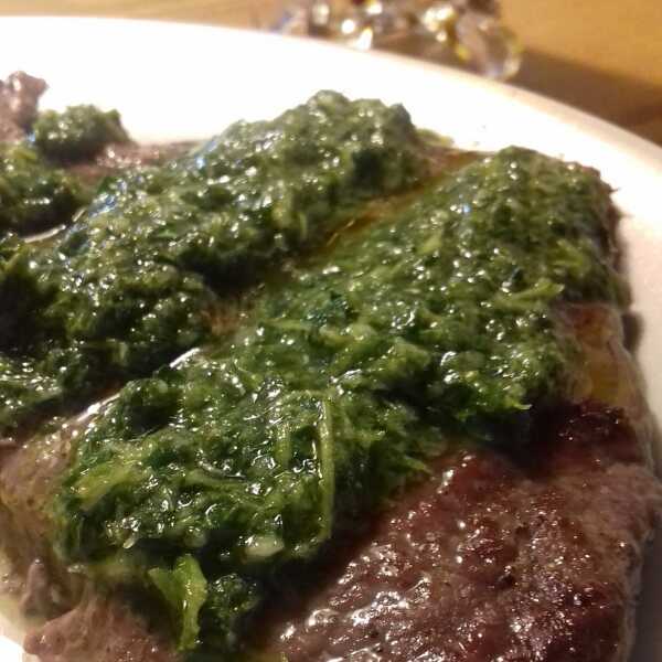 Stek z sosem chimichurri