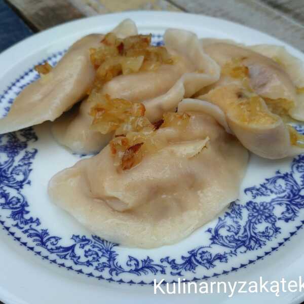 Pierogi z czerwoną soczewicą.