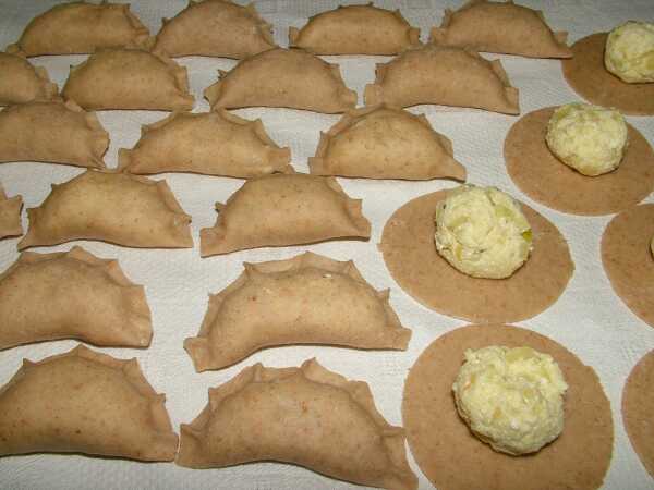 Pierogi z ciemnej mąki – szybki przepis