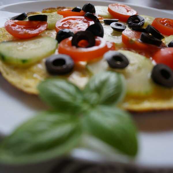 Omlet a'la pizza na śniadanie