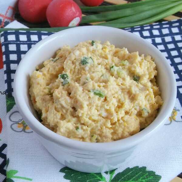 Pasta z pieczonej ryby i jajek. Pasta rybna na kanapki.